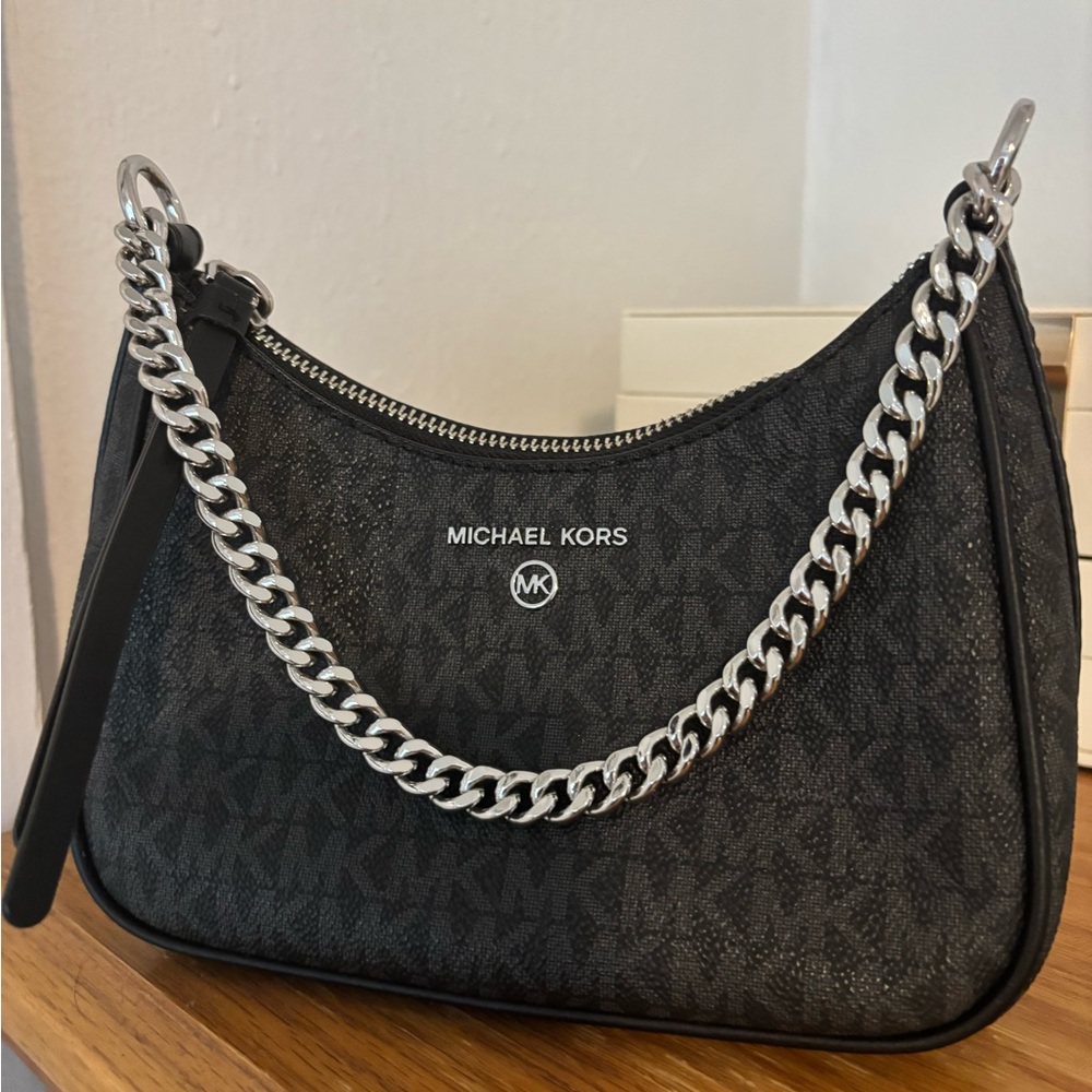 Michael Kora Jet Set Charm Small Logo Pochette